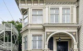 Historic & Charming Victorian Home Sleeps 11